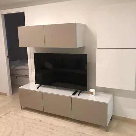 Cc8 V Med By Zanis Apartment